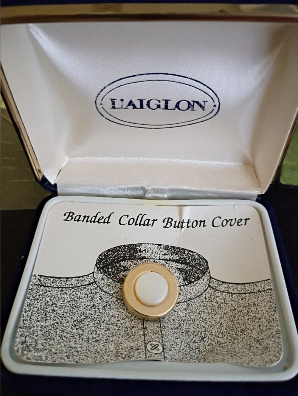 Vintage  L'Aiglon Banded Collar Button Cover, Goldtone, NIB Original